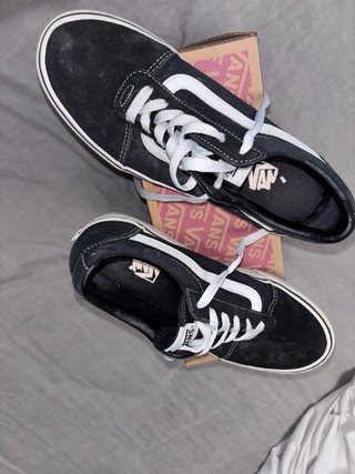 Zapatillas Vans Negras y Blancas