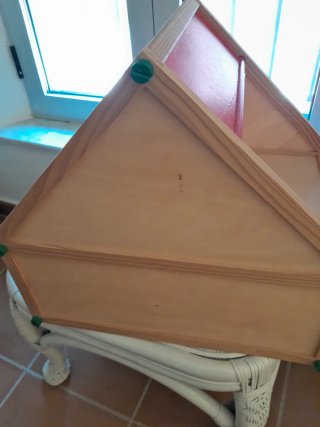 Casita de muñecas de madera