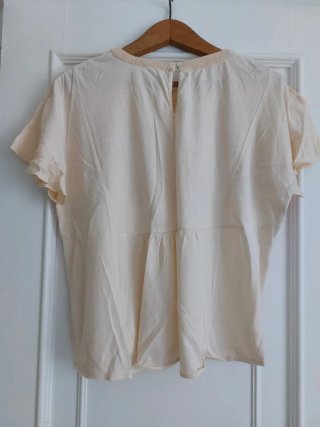Camiseta/blusa color crudo