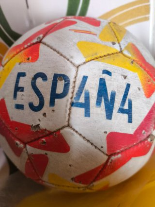 Doy balón fútbol,y telef.x la compra de equipación