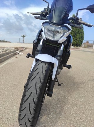 Kawasaki Z650 a2 Naked Blanca y Verde