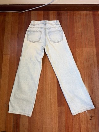 Pantalones vaqueros anchos desgastados