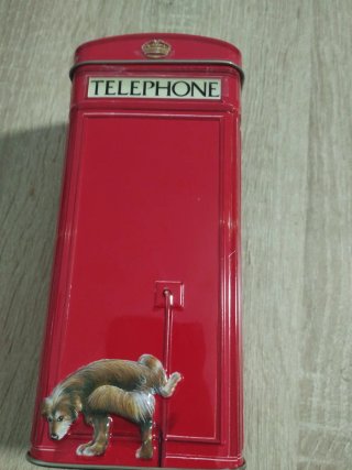 Cabina telefónica roja decorativa