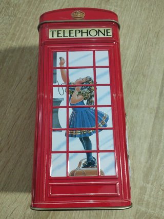 Cabina telefónica roja decorativa