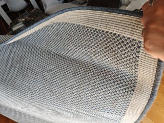 Alfombra de lana interior/exterior con ribete azul