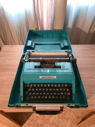 Máquina de escribir Olivetti Studio 45 Vintage