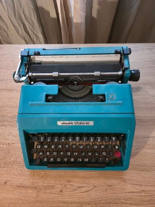 Máquina de escribir Olivetti Studio 45 Vintage