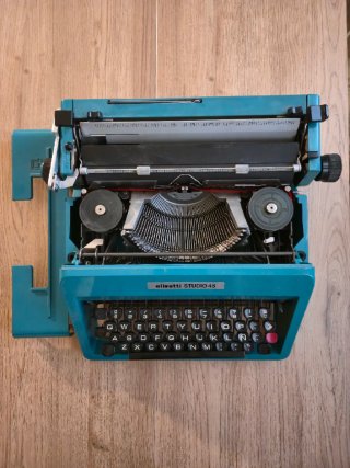 Máquina de escribir Olivetti Studio 45 Vintage