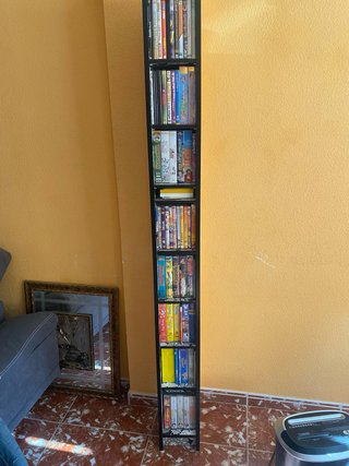 Estantería alta para libros