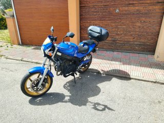 Moto 125cc Naked Azul y Dorada Hyosung comet 125cc