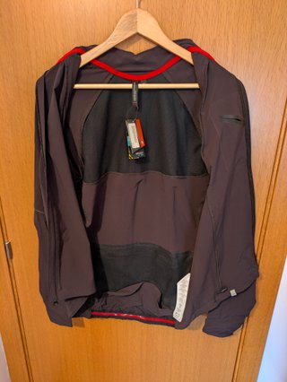 NUEVA Chaqueta SPECIALIZED DEFLECT HYBRID