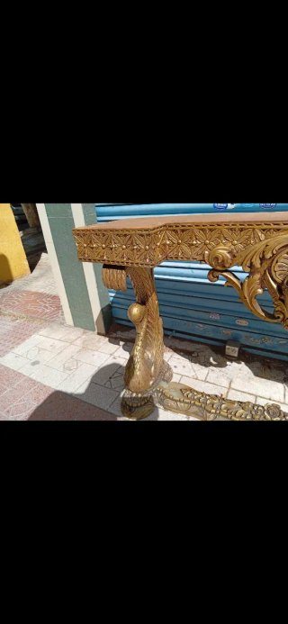 Mesa recibidor madera tallada dorada