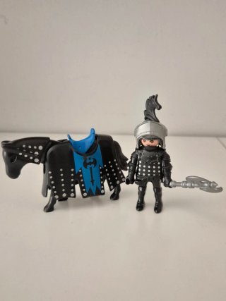 Caballero negro con caballo Playmobil