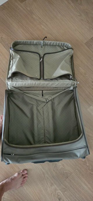Maleta portatrajes Samsonite con ruedas y asa