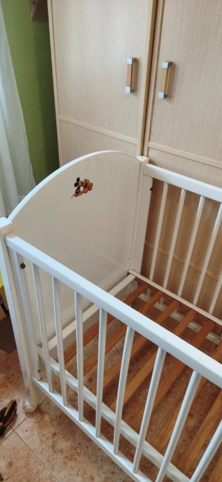 Cuna de bebé blanca