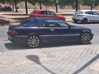 BMW 325 i se vende o cambia