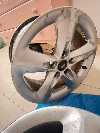 Llanta Ford Focus (1-unidad)