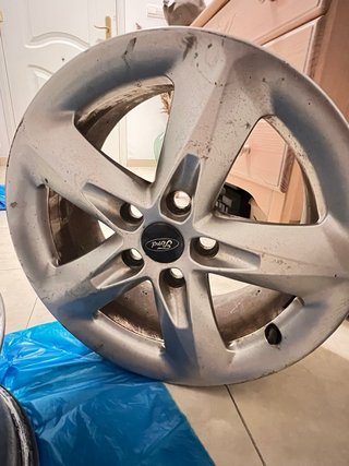 Llanta Ford Focus (1-unidad)