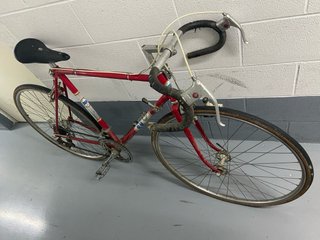 Bicicleta de carreras Vintage Roja, marca BH