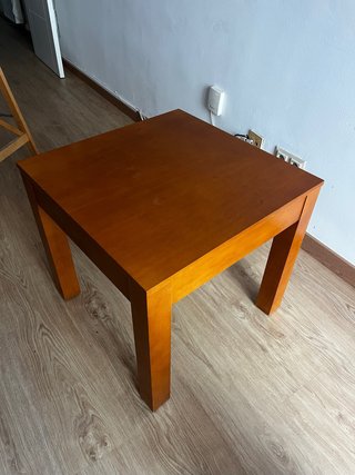Mesita de salón de madera