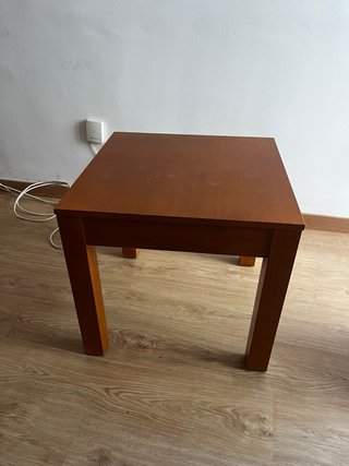 Mesita de salón de madera
