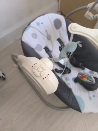 Hamaca bebé con música y movimiento Kinderkraft
