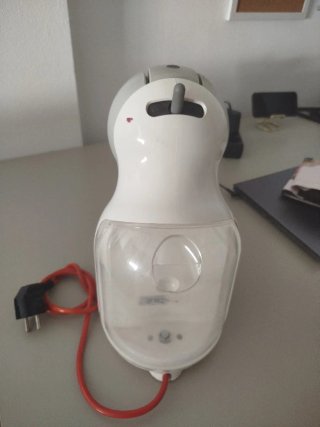 Cafetera Dolce Gusto Gris y Blanca