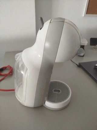 Cafetera Dolce Gusto Gris y Blanca