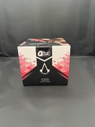 PureArts Ezio Leap of Faith 15cm statue Qlectors