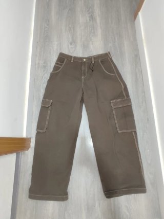 Pantalón baggy Bershka marrón