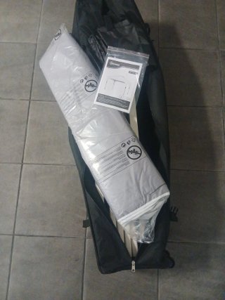 Carpa plegable blanca y gris