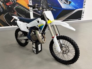 Husqvarna Moto Cross Azul y Blanca