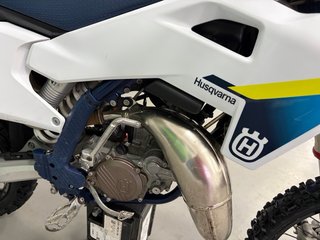 Husqvarna Moto Cross Azul y Blanca
