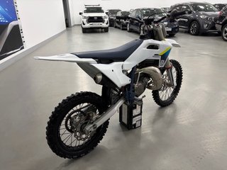 Husqvarna Moto Cross Azul y Blanca