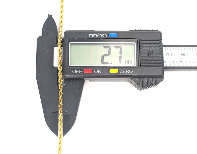 Cadena Salomónica de oro de 18k, 8.57 g, 60.5 cm.