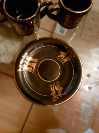 Tazas y platitos de café con oro 24k
