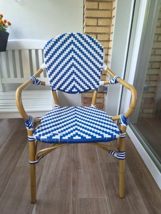 Silla de terraza azul y marrón