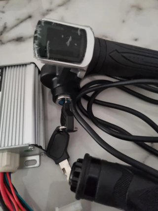 Controladora y acelerador con llave