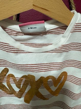 Camiseta niña rayas doradas