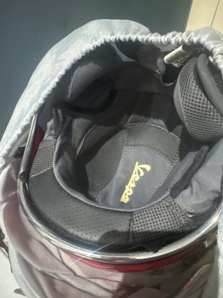 Casco Vespa Rojo con Visera y Bolsa
