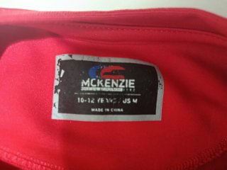Camiseta McKenzie Roja con Logo.