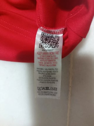 Camiseta McKenzie Roja con Logo.