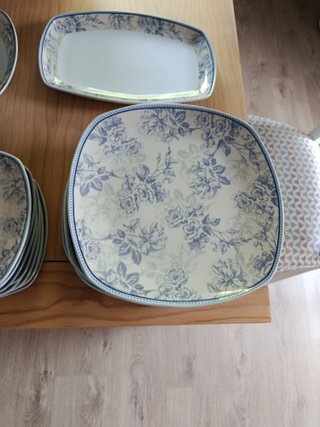 Preciosa vajilla floral azul y blanco