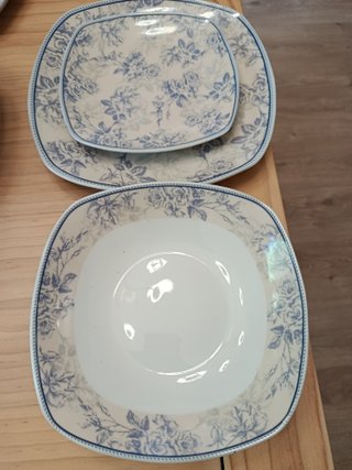 Preciosa vajilla floral azul y blanco