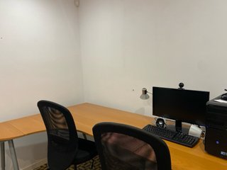 Escritorio y 2 Sillas