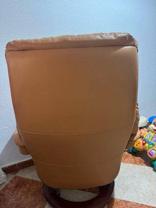 Sofá de piel marrón