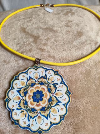 Collar con colgante mandala