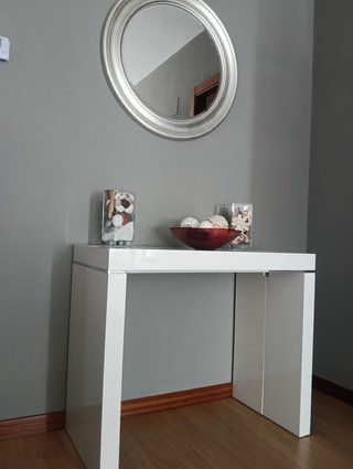 Mesa consola extensible blanca satinada
