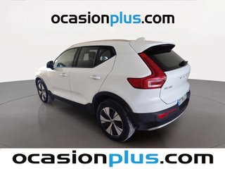 Volvo XC40 T2 Momentum Pro Auto 95 kW (129 CV)