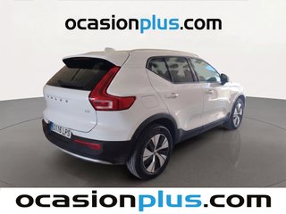 Volvo XC40 T2 Momentum Pro Auto 95 kW (129 CV)